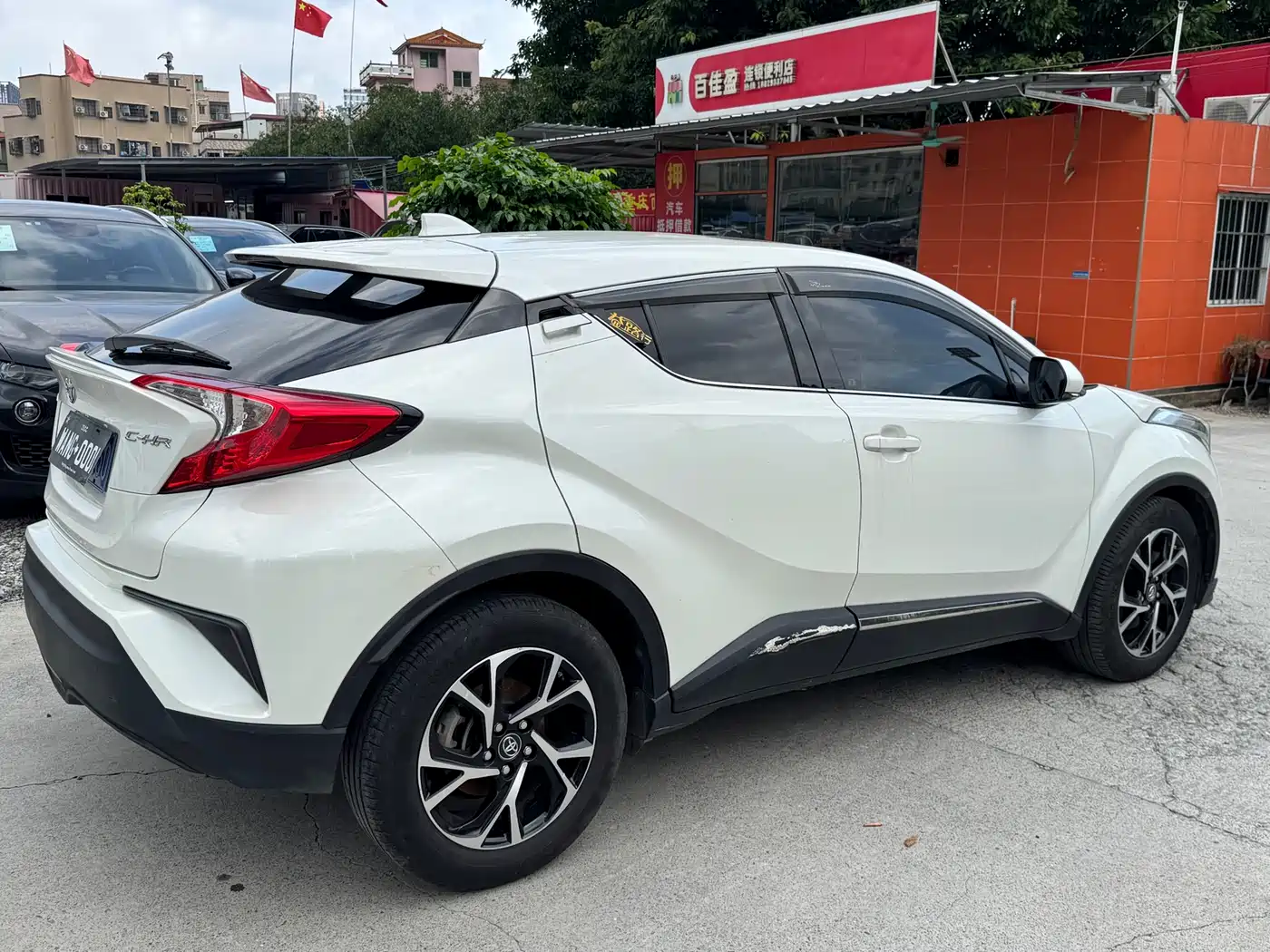Toyota C-HR 2018 2.0L Leading Sunroof Edition V фото 6