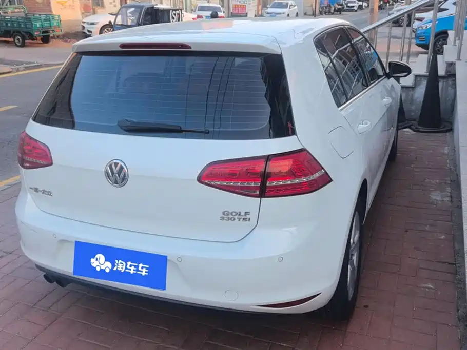 Volkswagen Golf 2016 230TSI Automatic Comfort фото 3