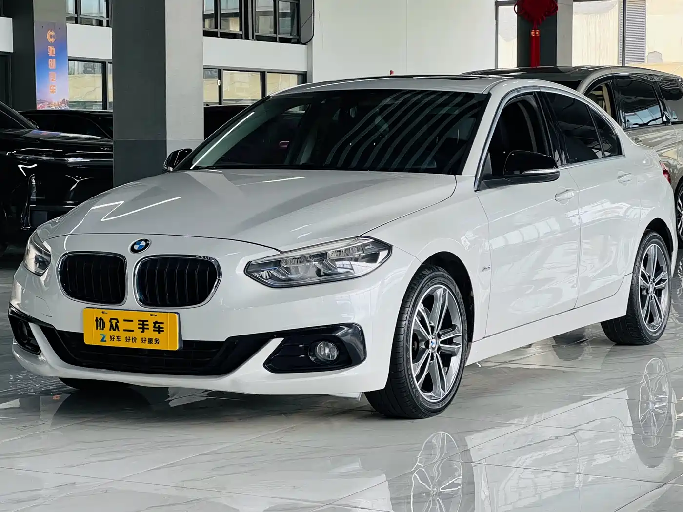 BMW 1 Series 2017 118i Sport фото 2