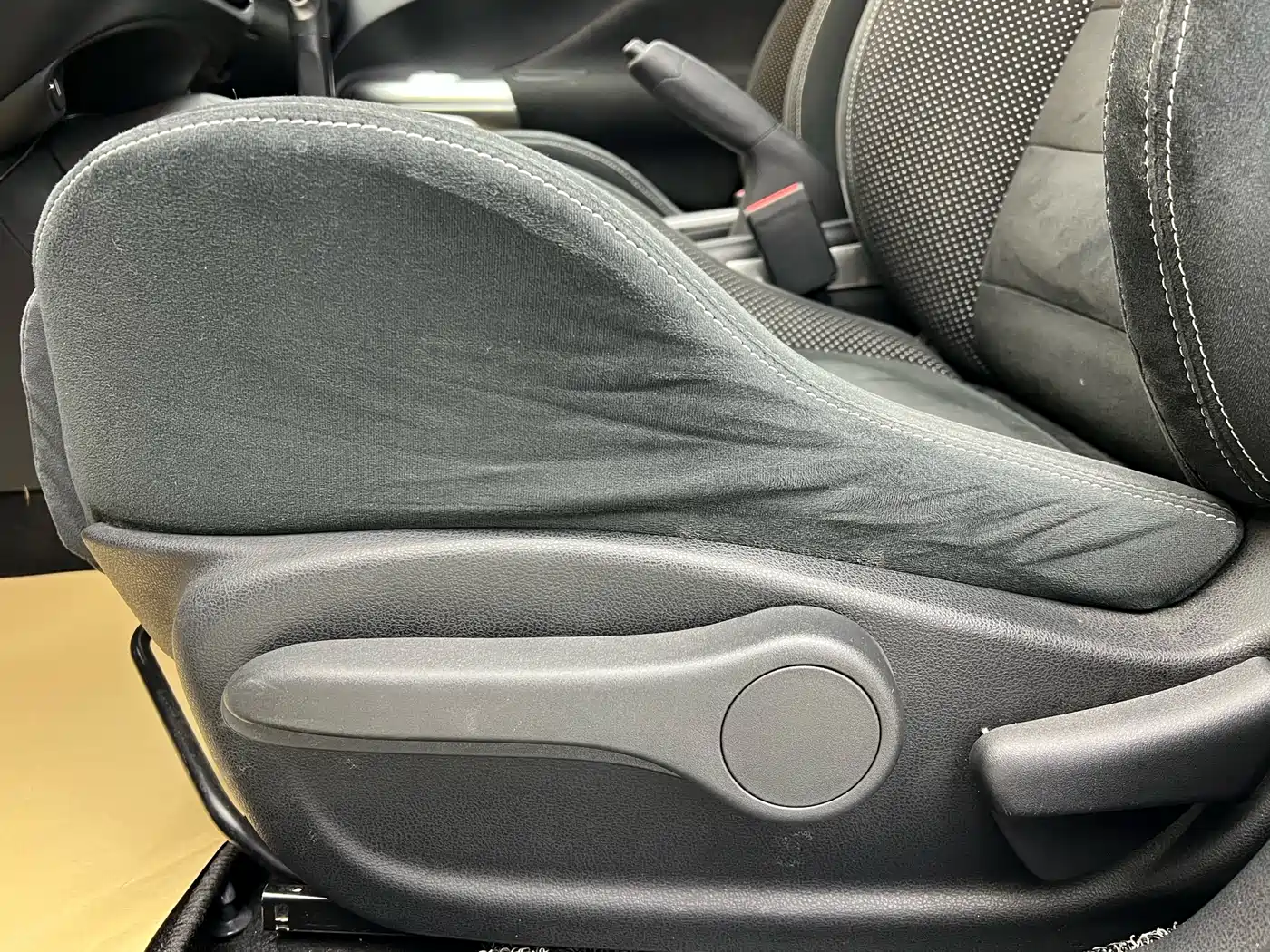 Infiniti ESQ 2016 2014 1.6L Free Edition