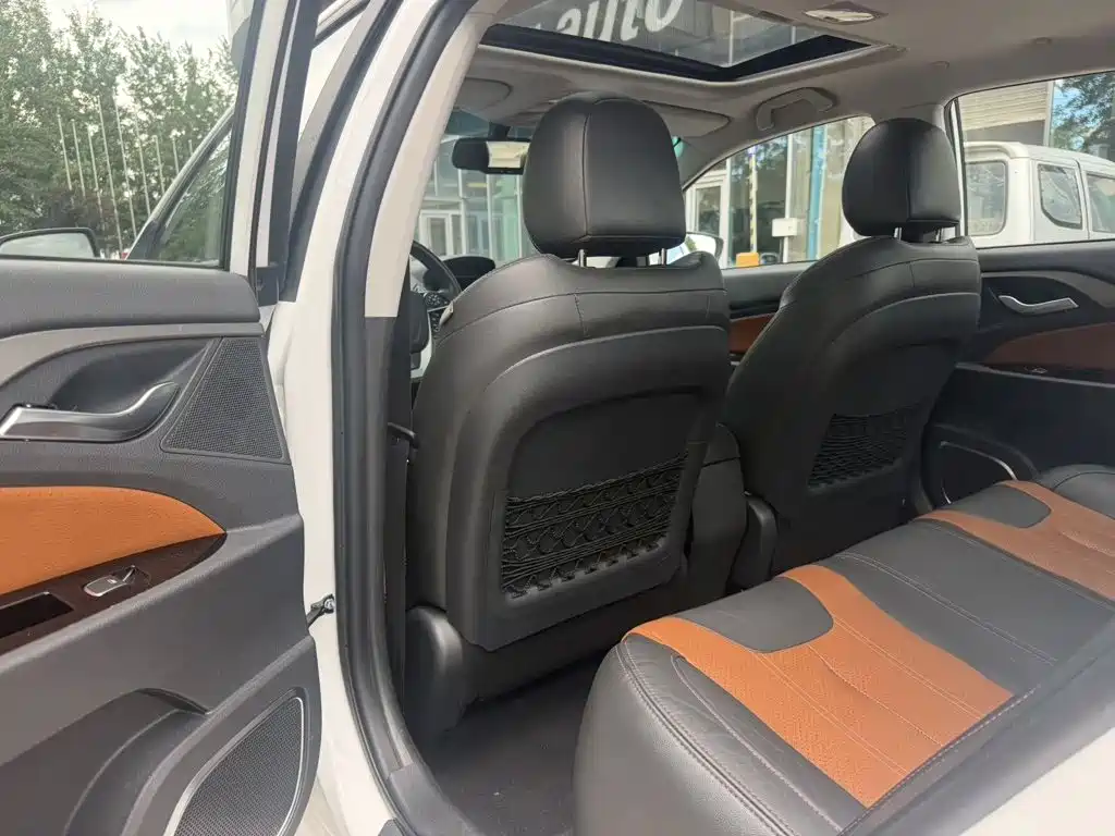 Photo 6 - BYD Qin New Energy