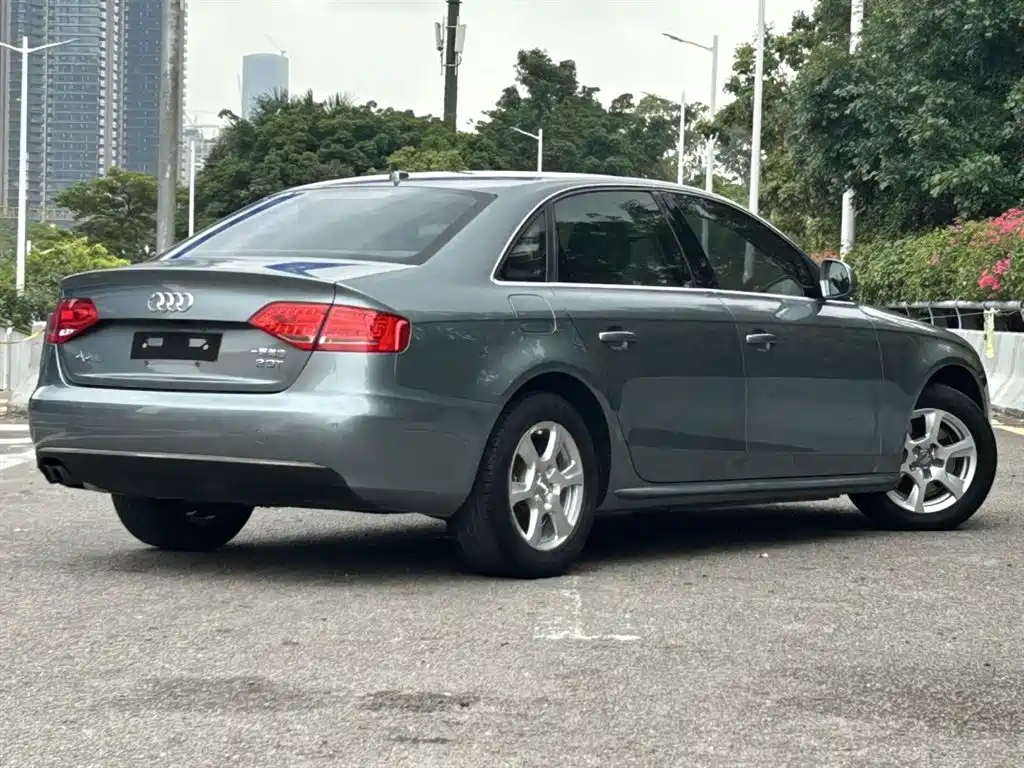 Audi A4L 2010 2.0 TFSI Technology фото 4
