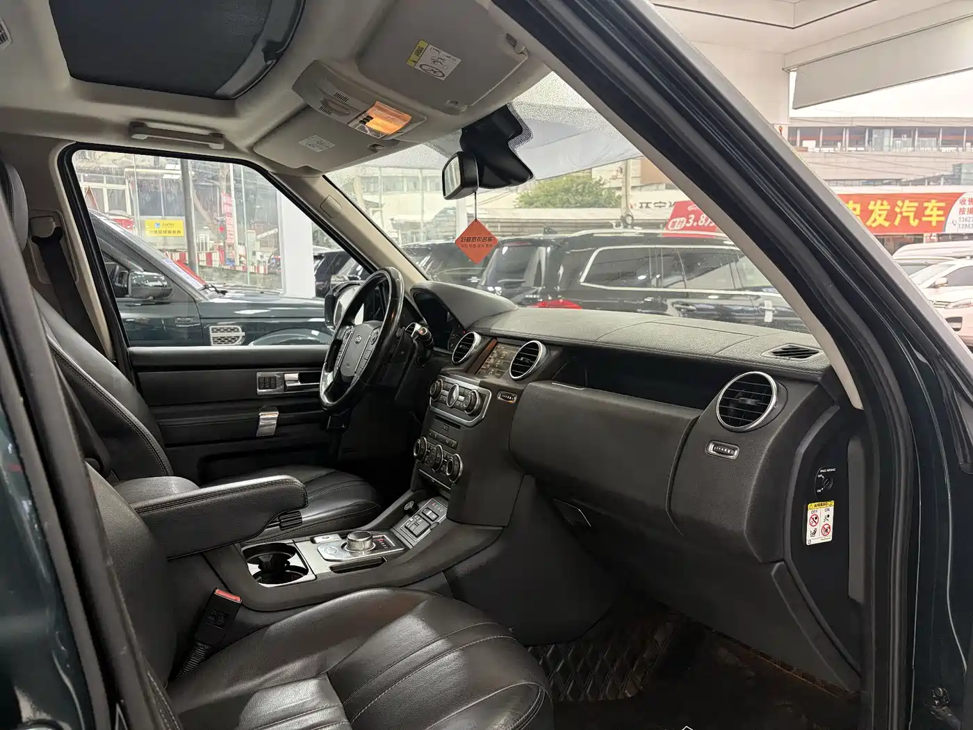 Land Rover Discovery 2015 3.0 SDV6 HSE Diesel фото 23