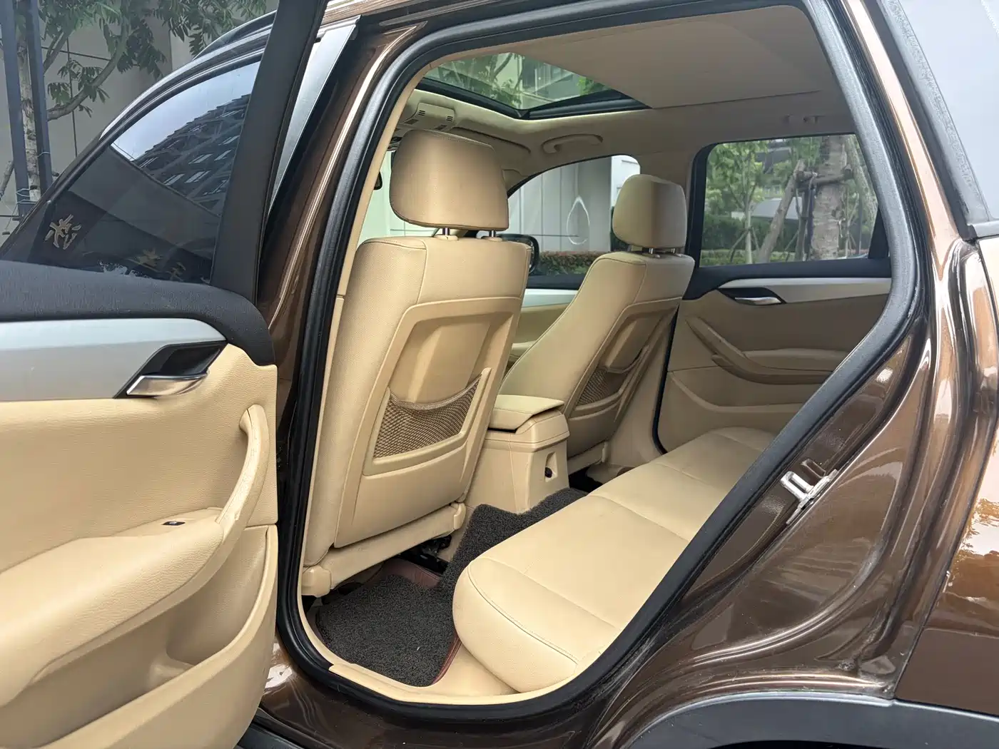 BMW X1 2012 xDrive20i Luxury фото 6