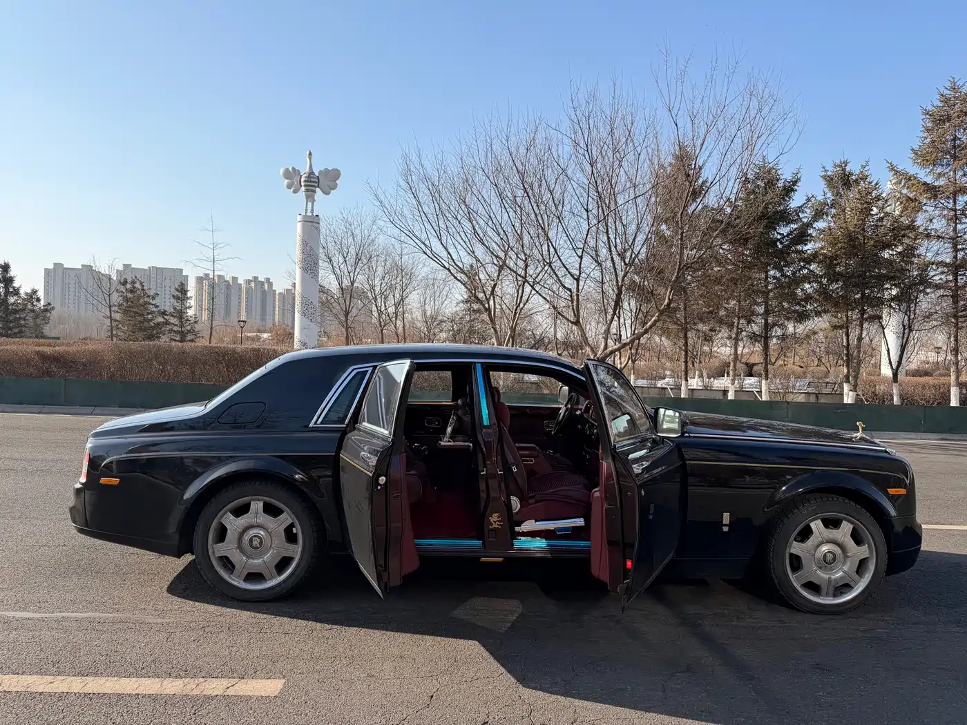 Rolls-Royce Phantom фото 16