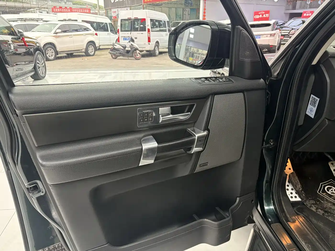 Land Rover Discovery 2015 3.0 SDV6 HSE Diesel фото 18