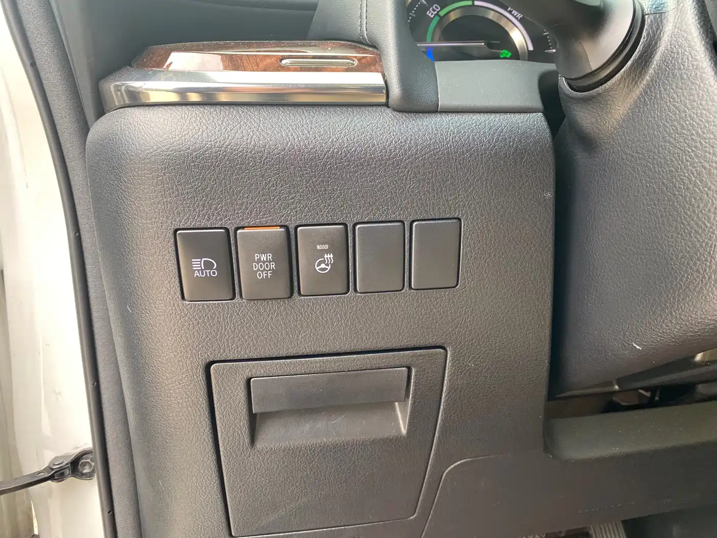 Toyota Alphard 2021 Hybrid 2.5L Luxury фото 12