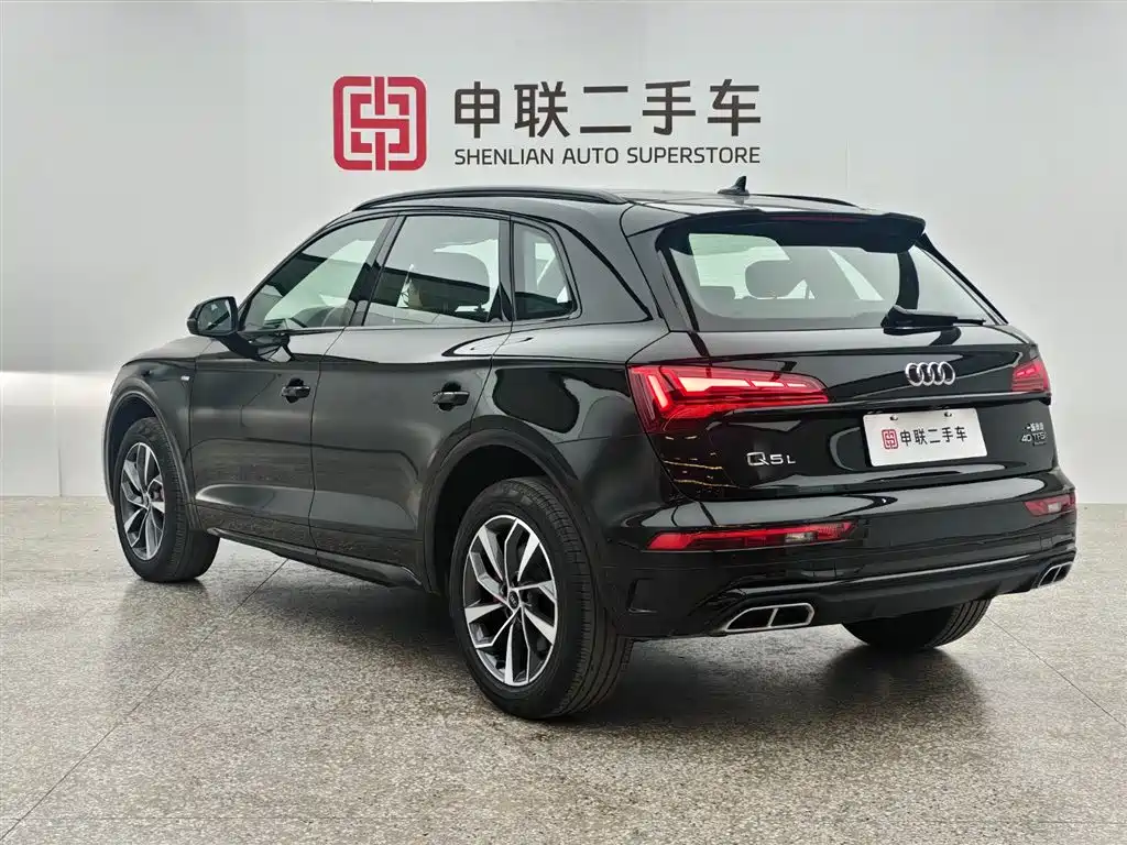 Audi Q5L 2024 Model 40 TFSI Luxury Dynamic фото 3