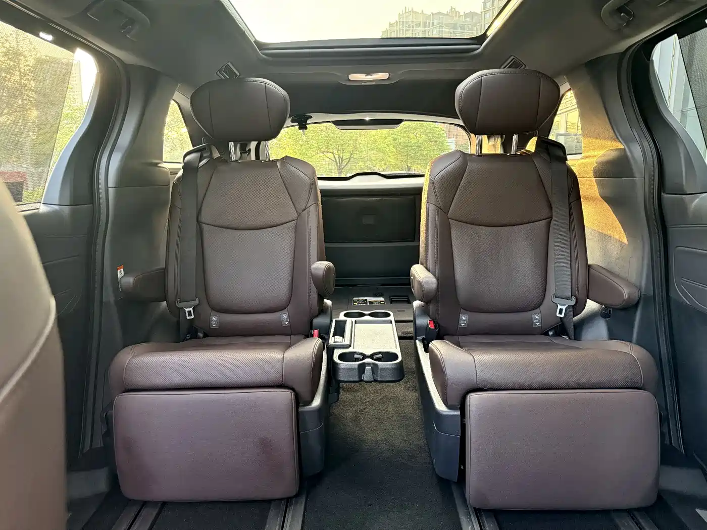 Toyota Granvia 2023 2.5L Hybrid Flagship VIP Edition фото 19