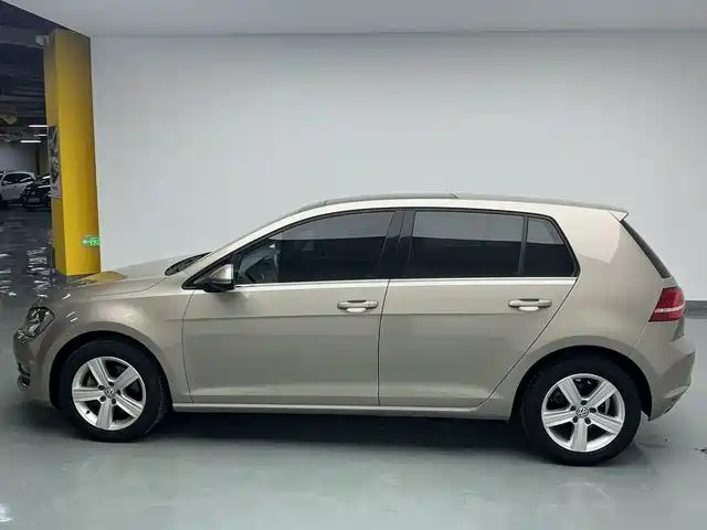 Volkswagen Golf 2015 1.6L Automatic Comfort фото 12