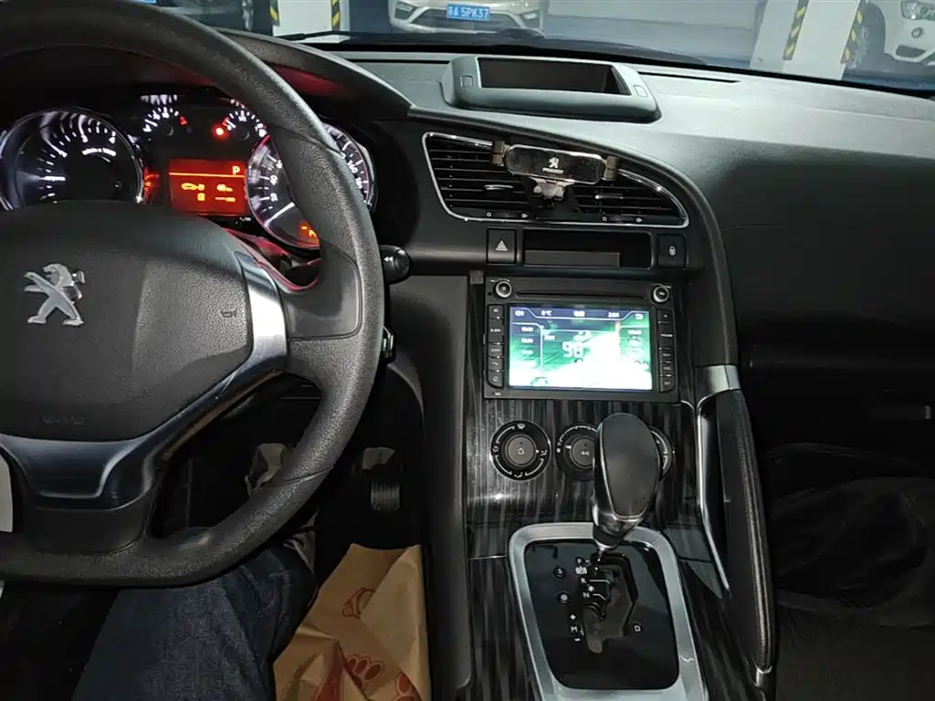 Peugeot 3008 2015 2.0L Automatic Classic Edition фото 10