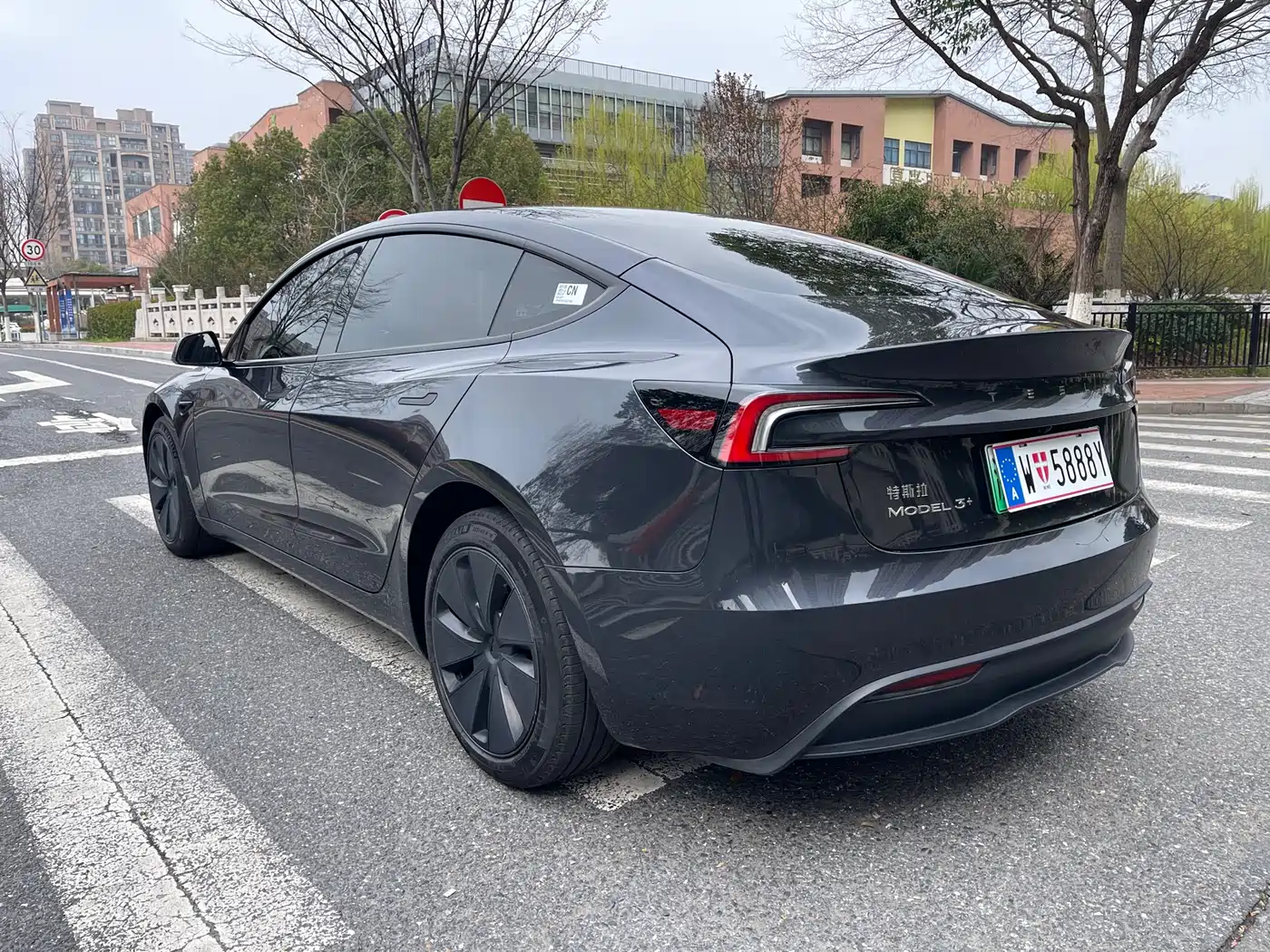 TESLA MODEL 3