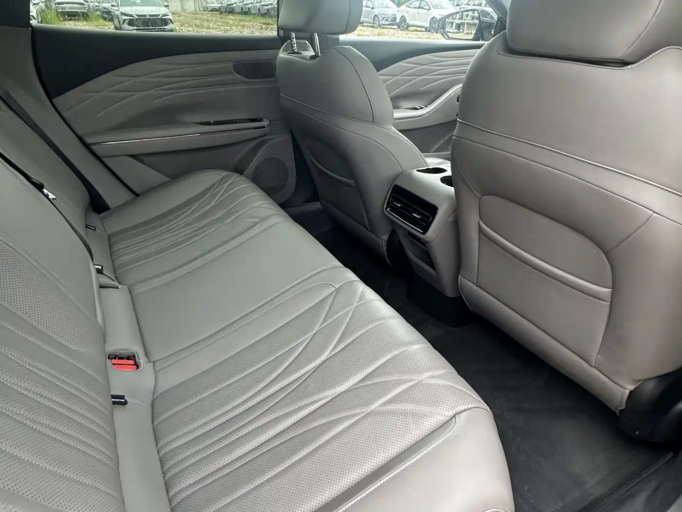 Geely Galaxy Galaxy Xingyao 8 2025 130km EM-i Premium Edition фото 10