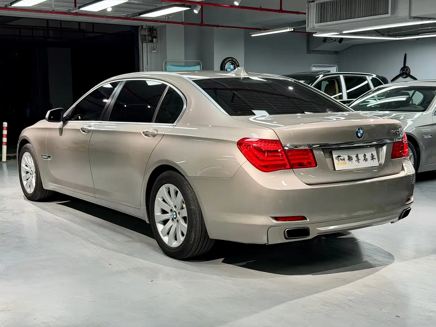 BMW 7 Series 2009 740Li Premium фото 5