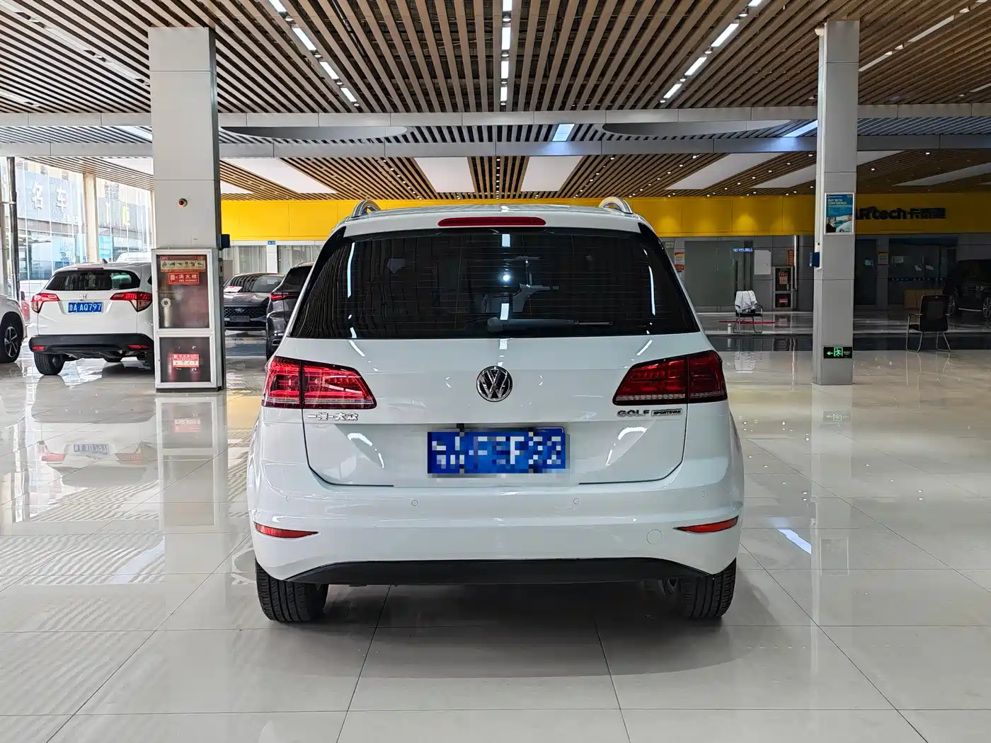 Volkswagen Golf Sportsvan 2016 1.6L Automatic Comfort фото 5