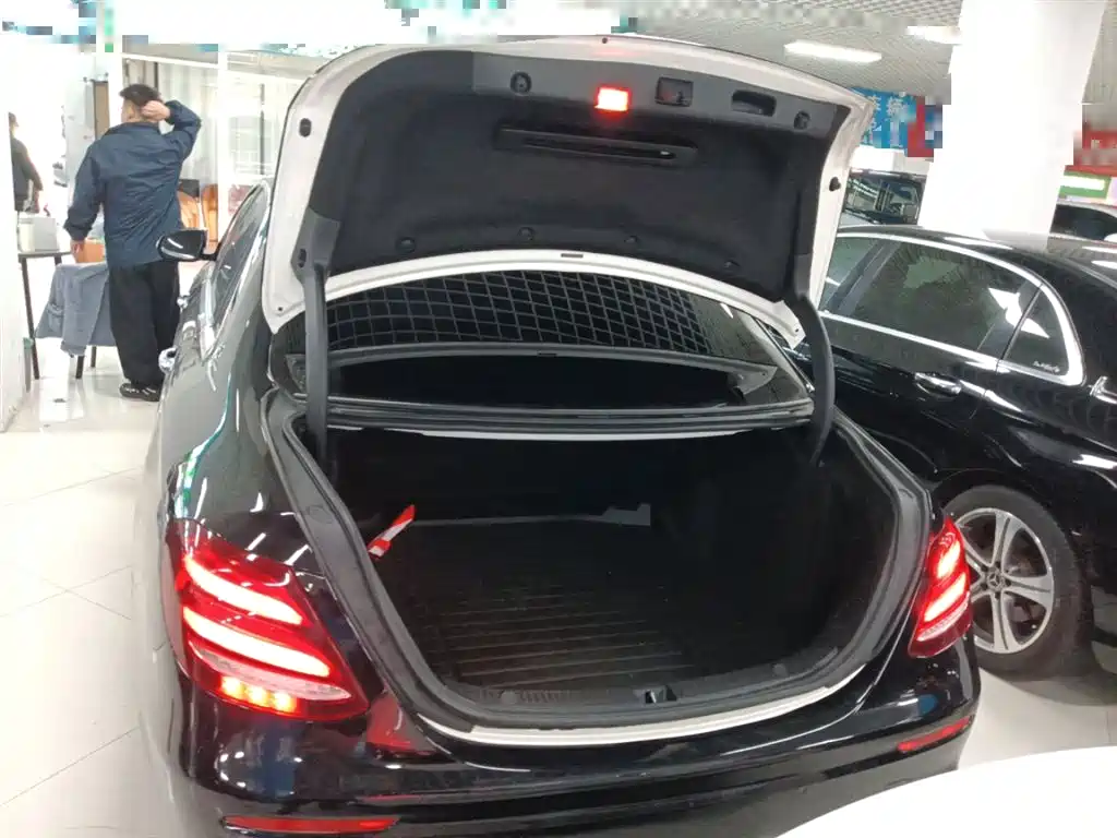 Mercedes-Benz E-Class 2019 E 300 L Sport Fashion фото 15