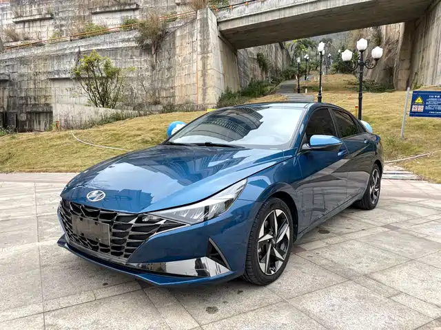 HYUNDAI ELANTRA