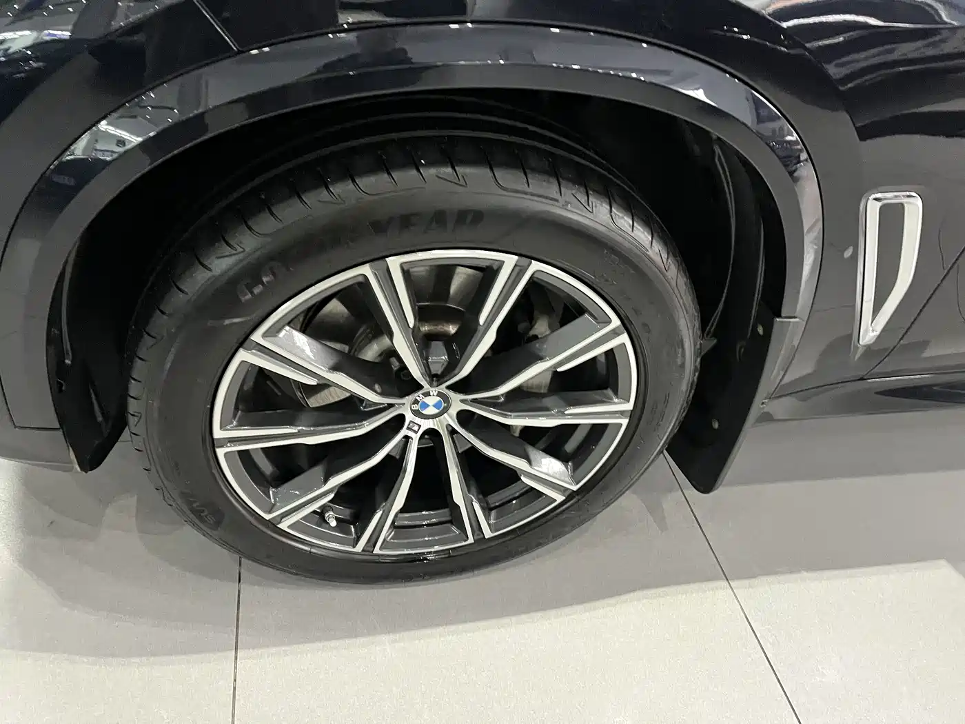 BMW X5 2022 xDrive 30Li Premium M Sport Package фото 3