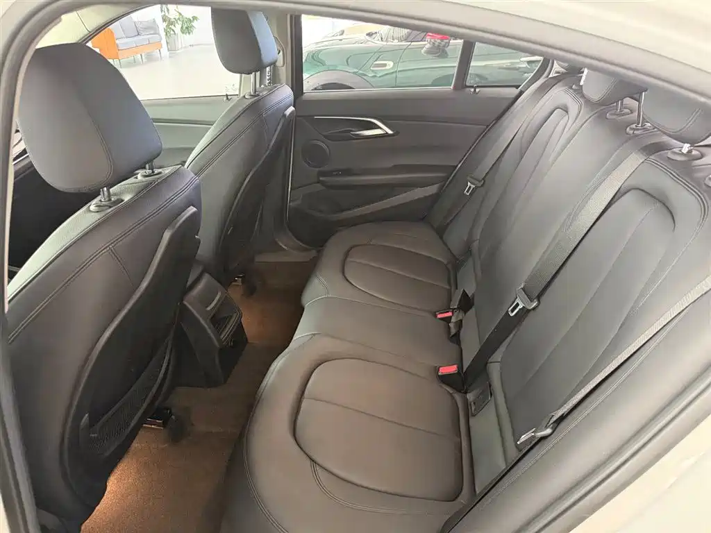 BMW 1 Series 2018 118i Sport Edition фото 7