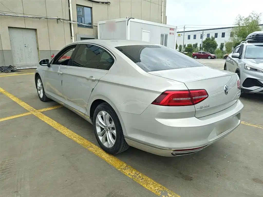 Volkswagen Magotan 2018 330TSI DSG Luxury фото 5