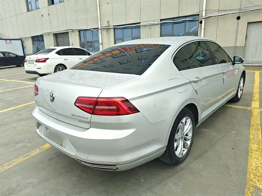 Volkswagen Magotan 2018 330TSI DSG Luxury фото 7