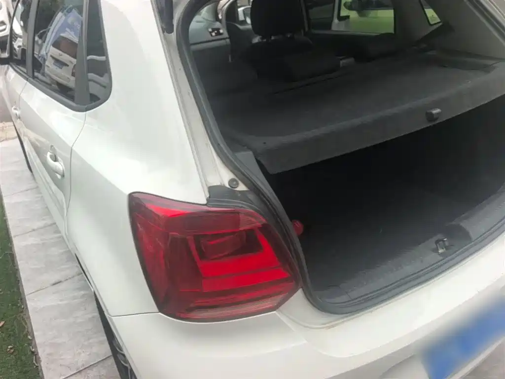 Volkswagen Polo 2016 1.4L Automatic Trend фото 5
