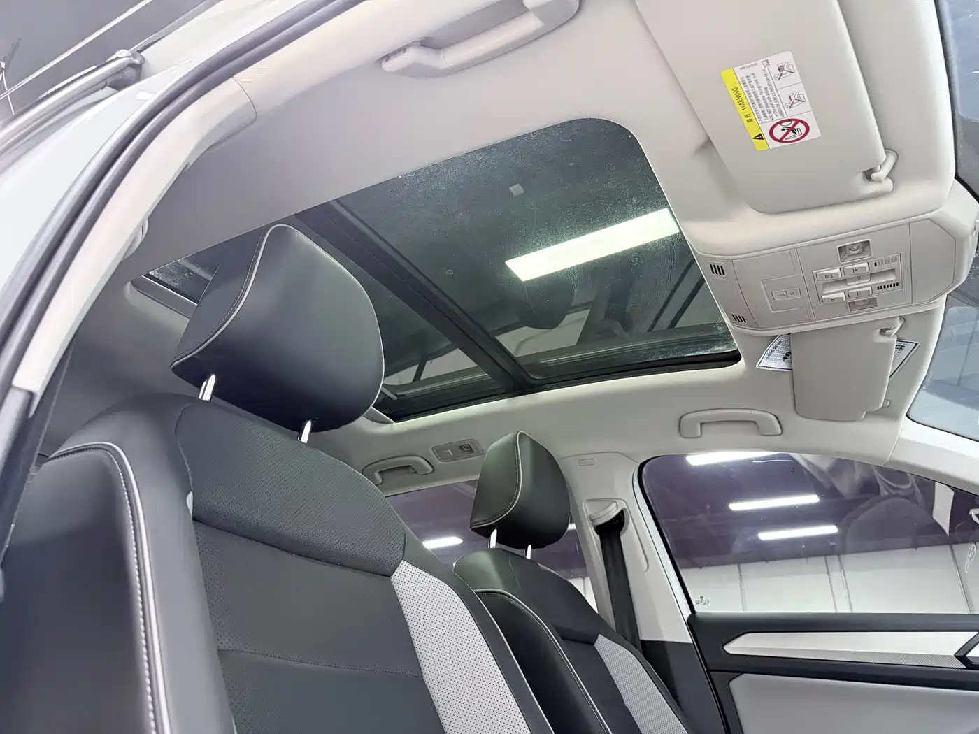 VOLKSWAGEN T ROC EXPLORING SONGS