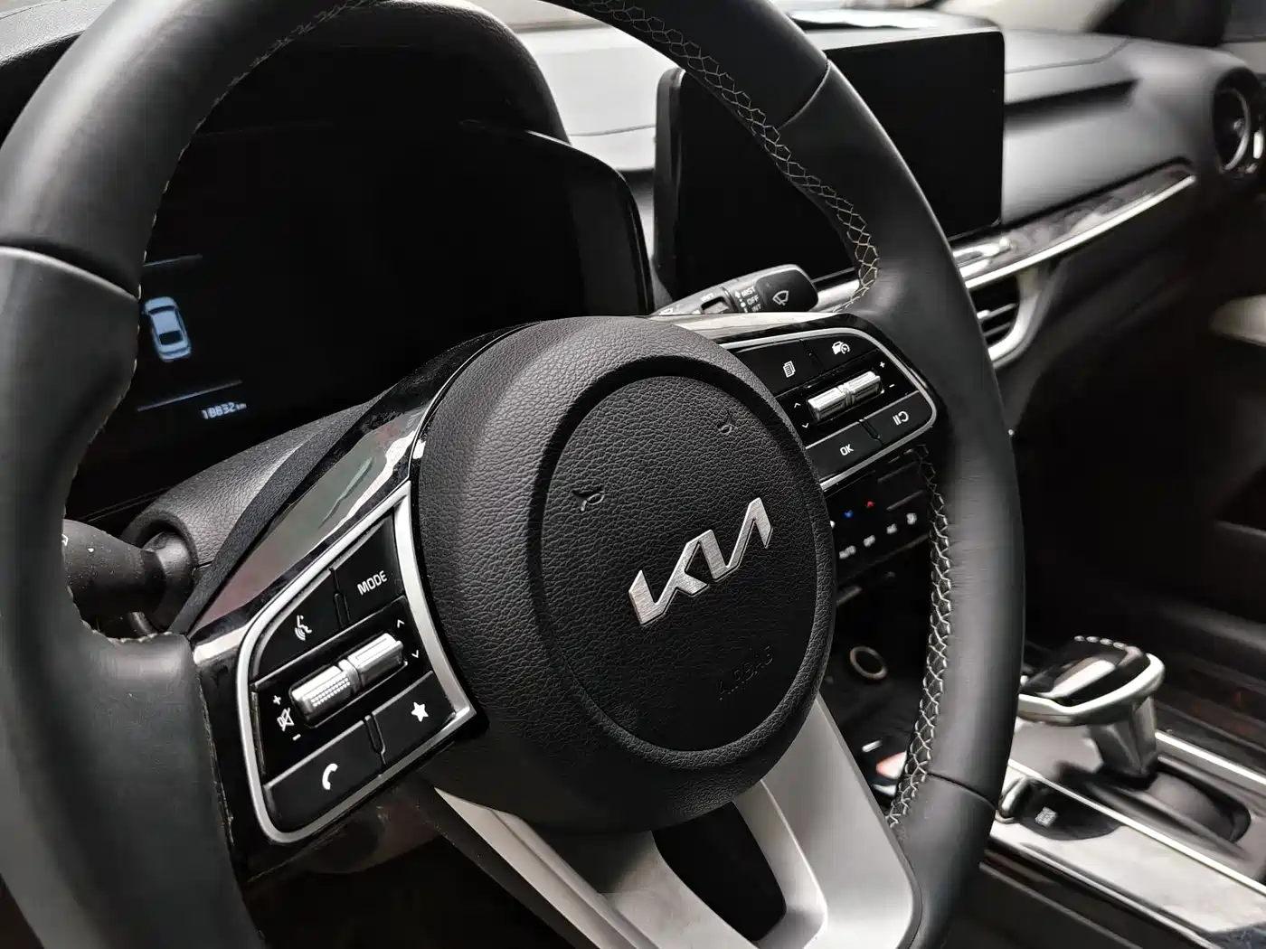 Kia K3 2023 Model 1.5L CVT Luxury Edition фото 6