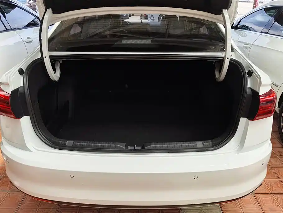 Volkswagen Bora 2019 1.5L Manual Comfort Model фото 4