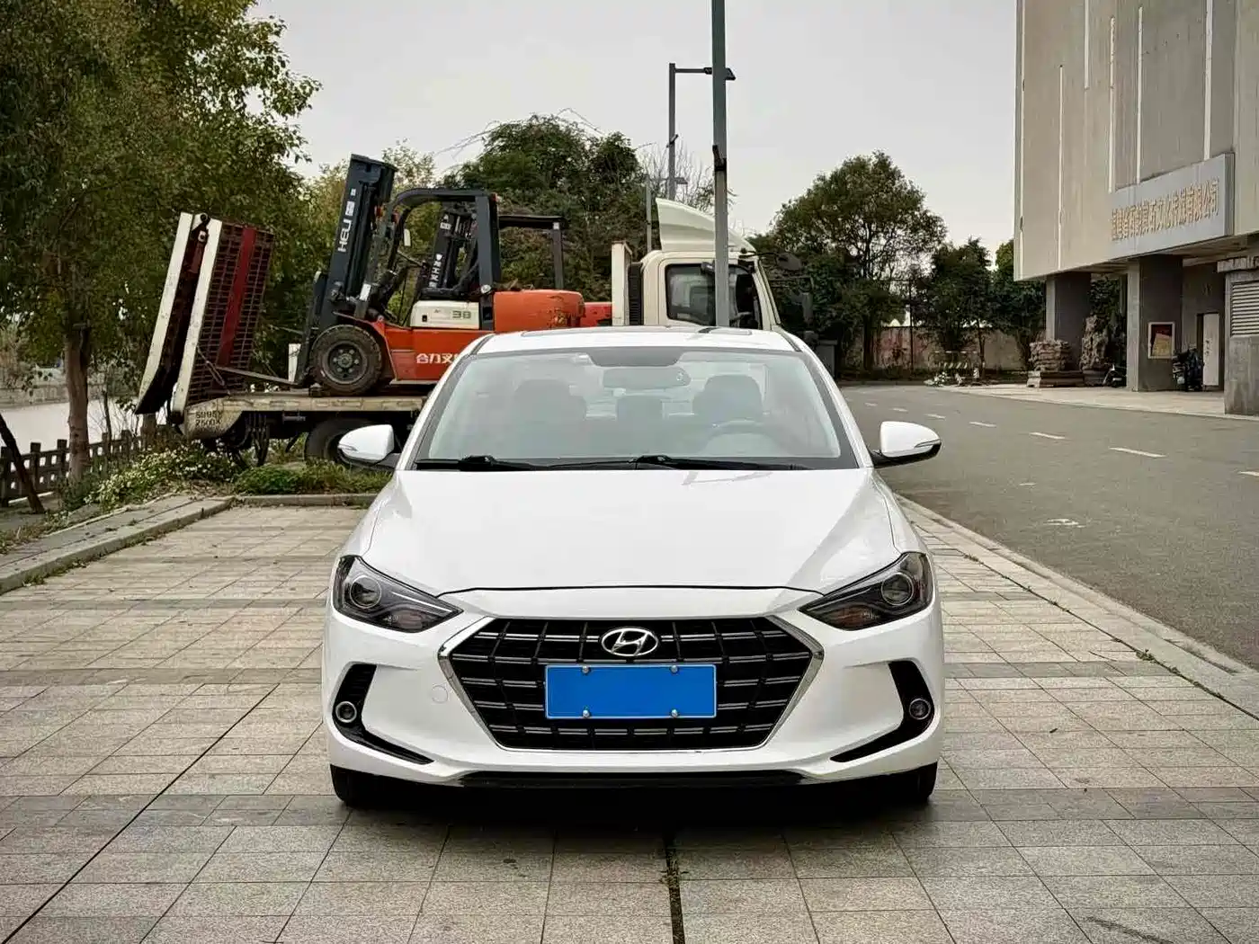 Hyundai Elantra 2019 1.5L CVT Smart Elite фото 2