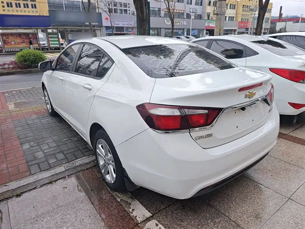 Chevrolet Cruze 2015 1.5L Automatic Fashion Navigation Edition фото 5