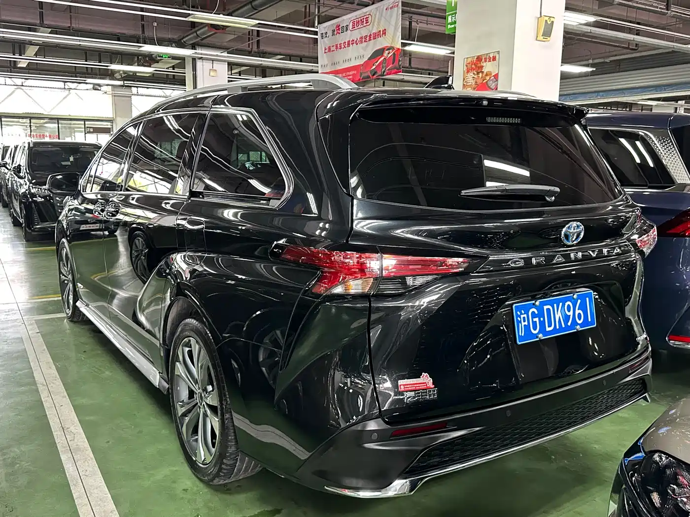 Toyota Granvia 2023 2.5L Hybrid Comfort Edition фото 12