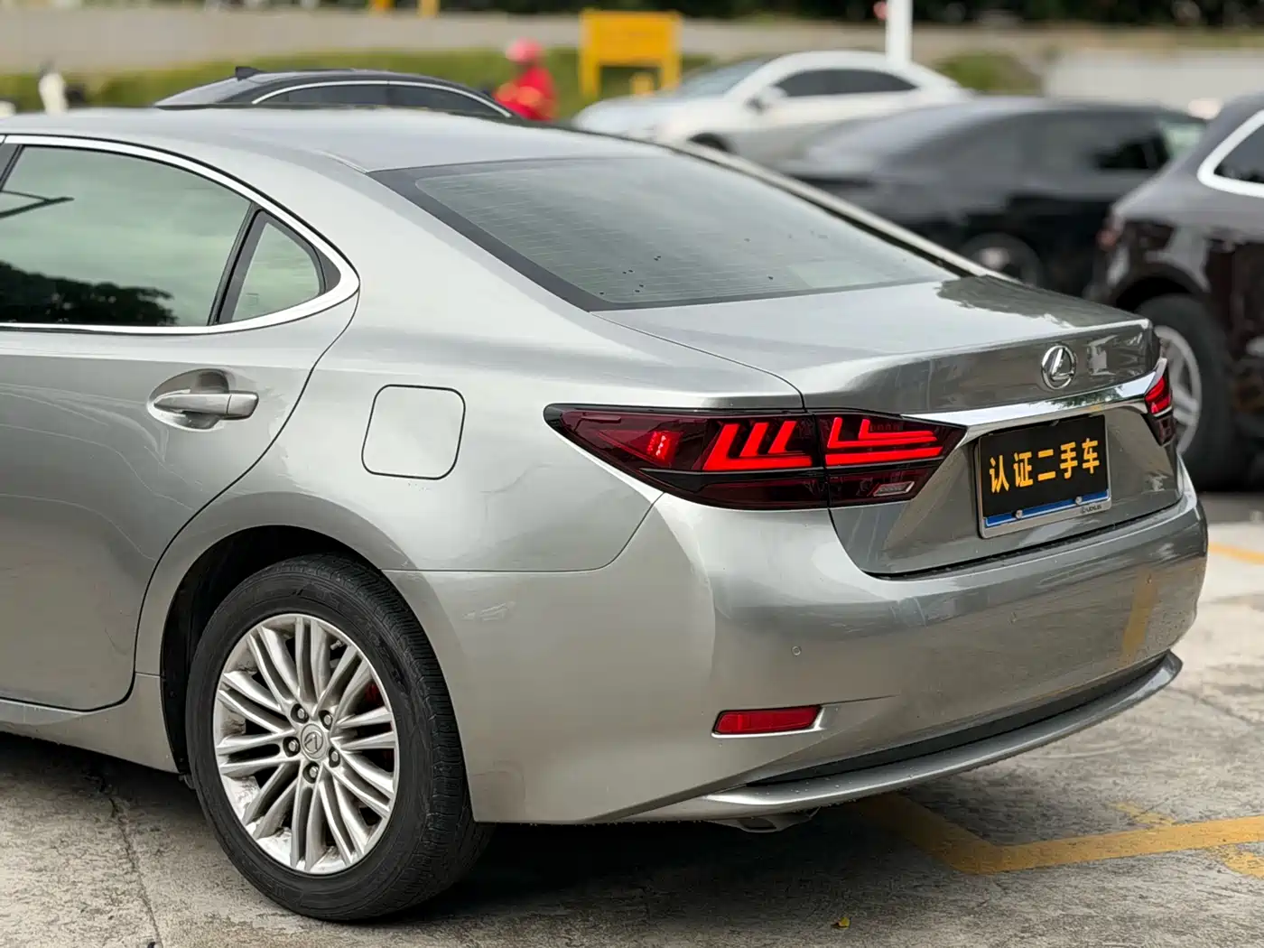 Lexus ES 2015 250 Elegance Edition фото 13