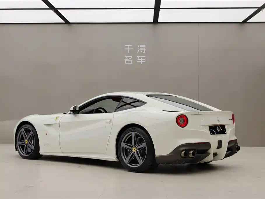 Ferrari F12berlinetta 2013 6.3L Standard фото 16