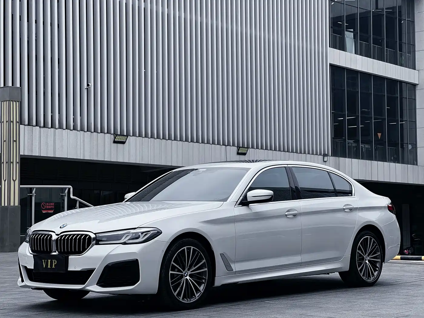 BMW 5 Series 2022 530Li Leading M Sport Package фото 2