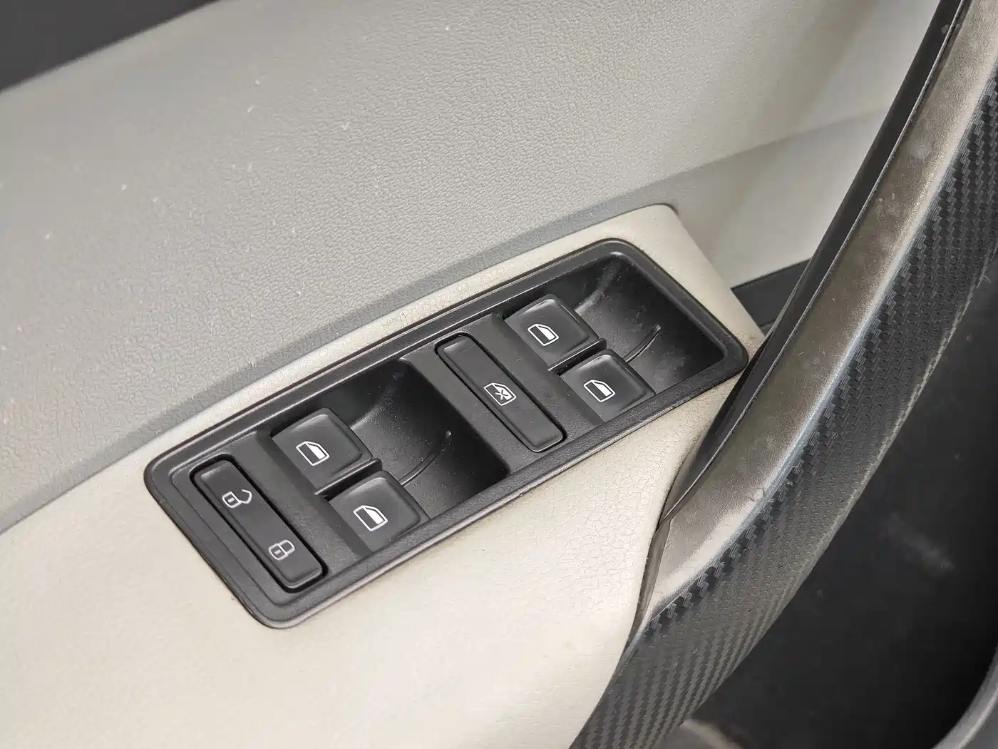 Škoda Rapid 2016 1.6L Automatic Pioneer Edition фото 9