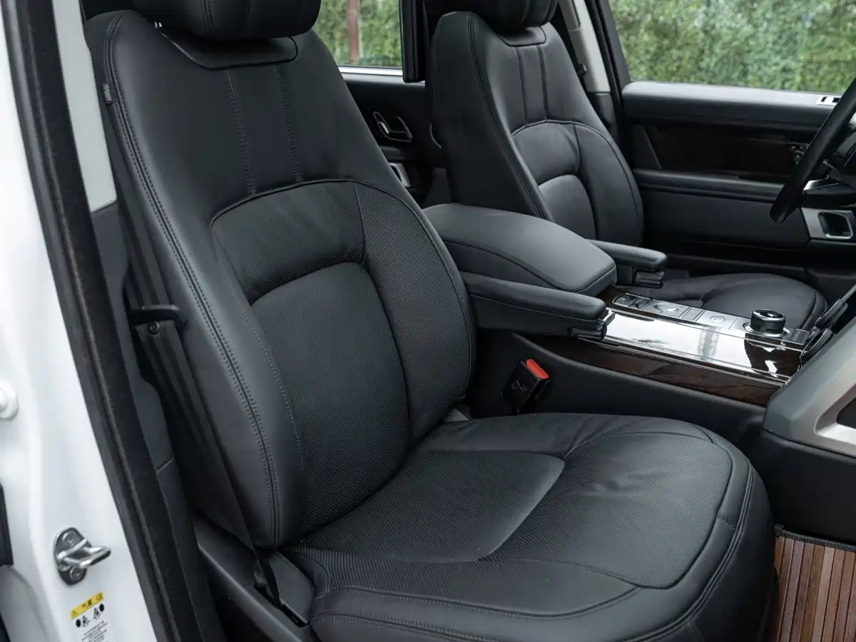 Land Rover Range Rover 2020 3.0 L6 Heritage Extended Edition фото 16