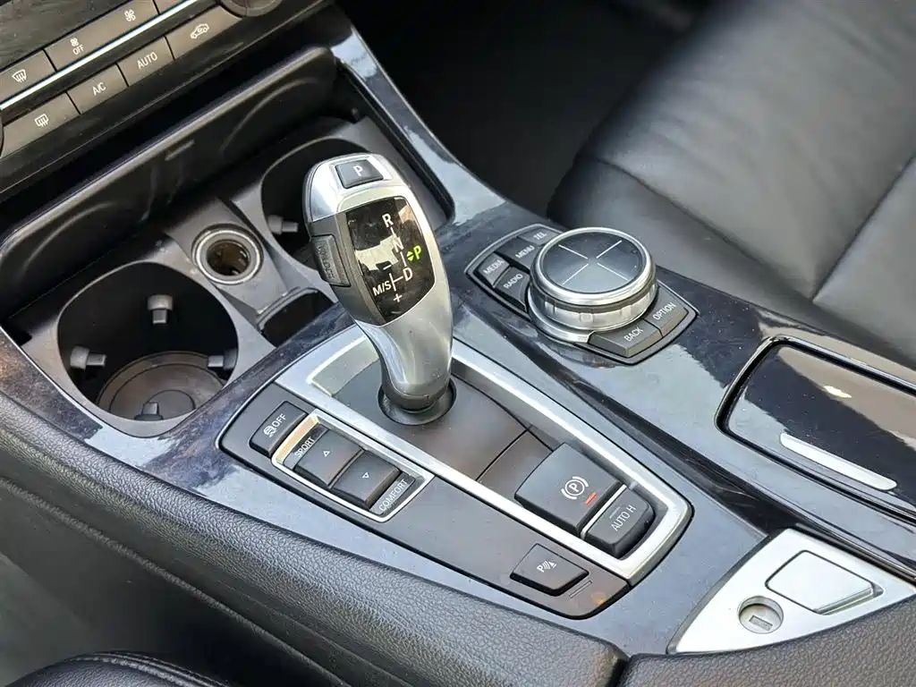 BMW 5 Series 2017 520Li Classic Edition фото 19
