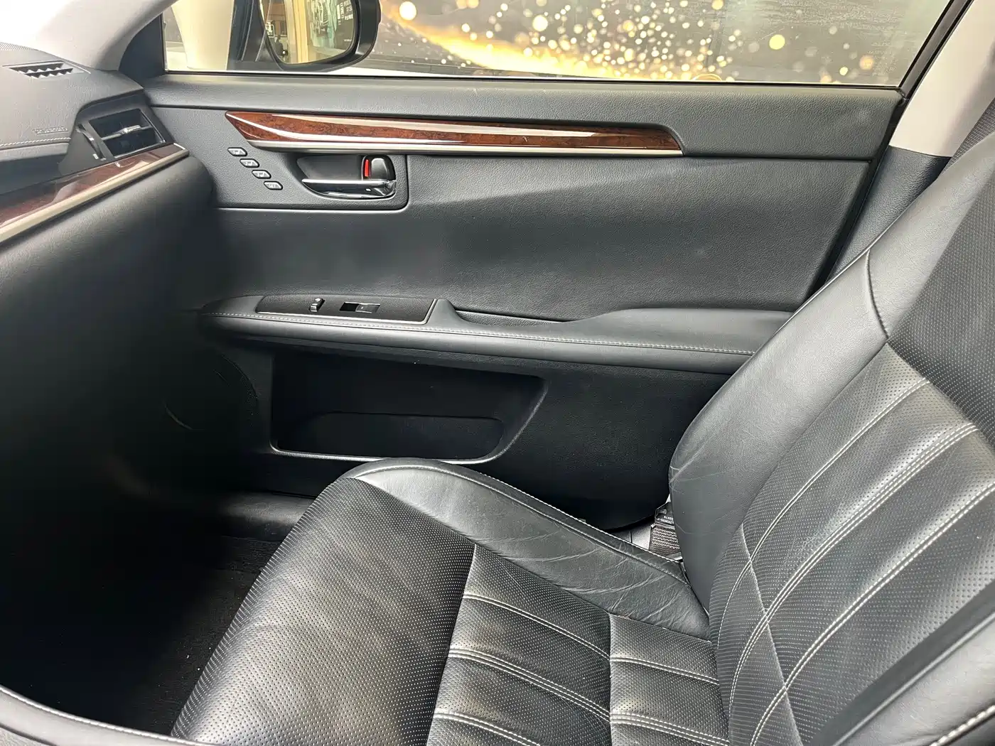 Lexus ES 2015 300h Luxury Edition фото 17