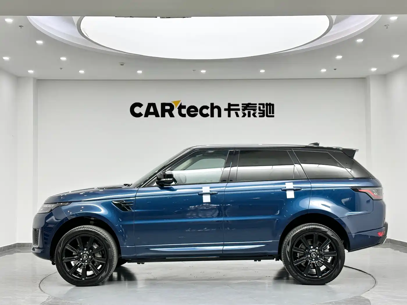 Land Rover Range Rover Sport 2022 3.0 L6 Indigo Flowing Light Edition фото 4