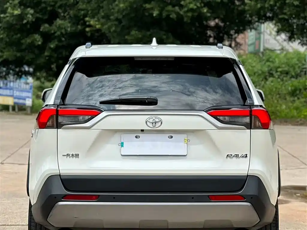 Toyota RAV4 Rongfang 2020 2.0L CVT 2WD Prestige Edition фото 11