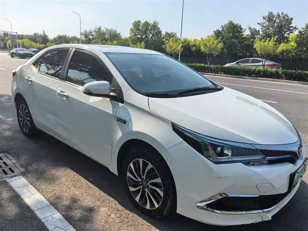 Toyota Corolla Twin Engine E+ 2020 1.8L E-CVT Comfort Edition фото 3