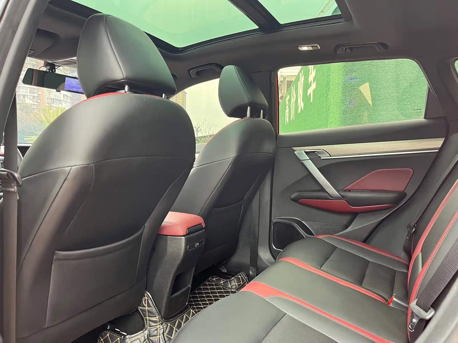 Фото 7 - Geely Coolray