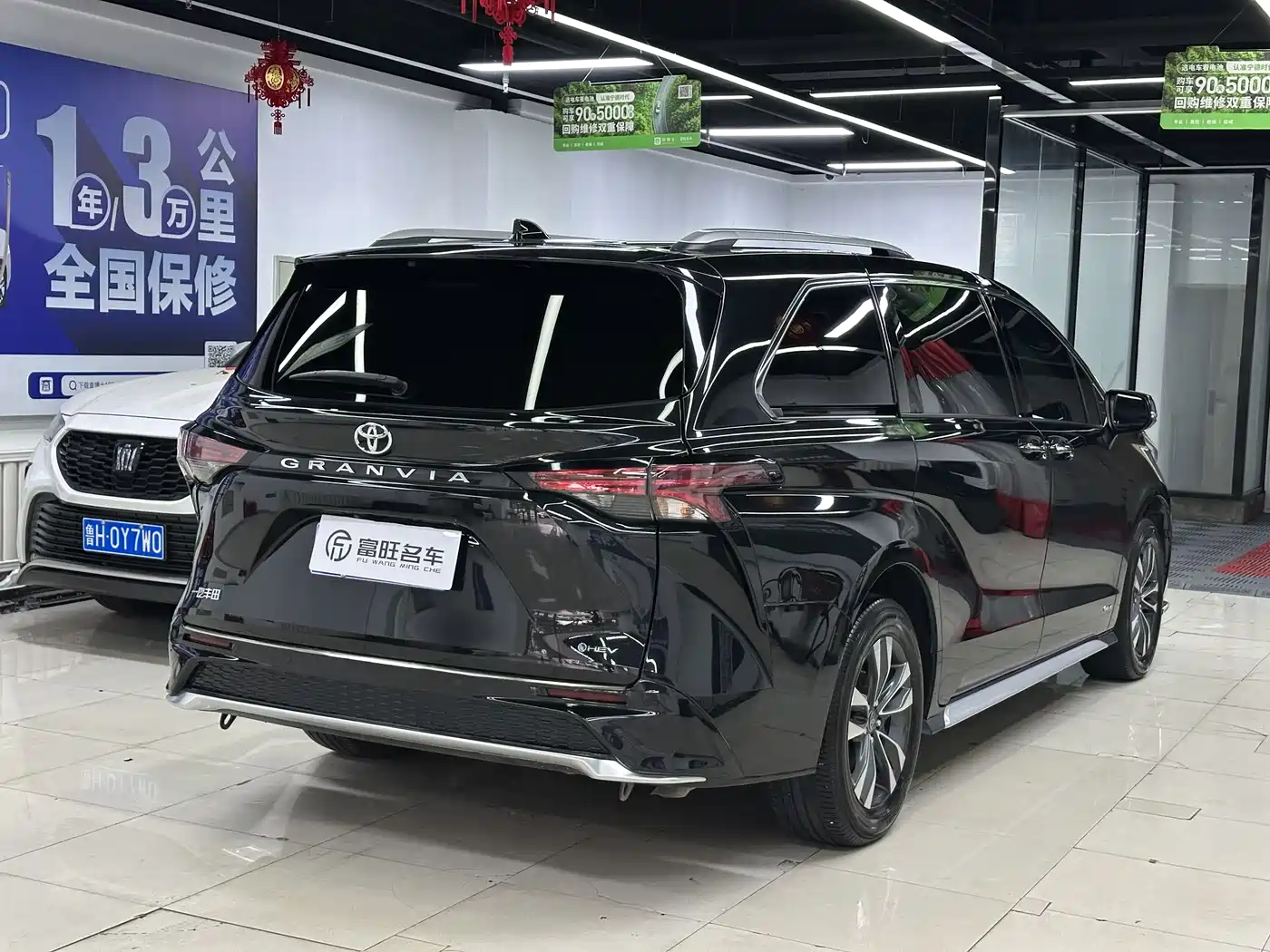 Toyota Granvia 2024 2.5L Hybrid Luxury фото 4