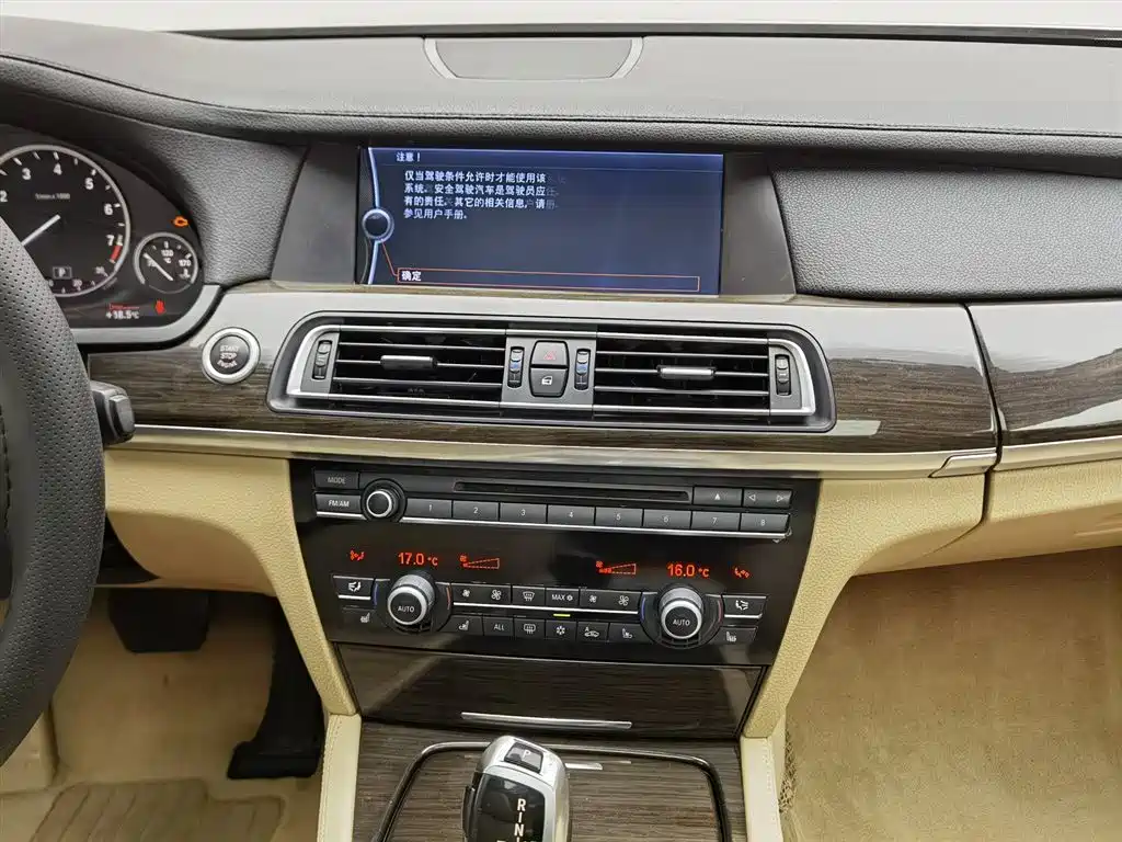 BMW 7 Series 2009 Model 740Li Leading Edition фото 12