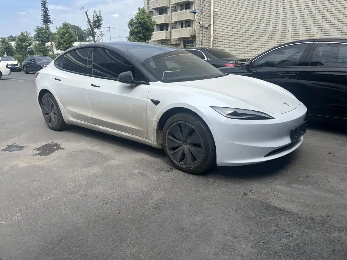 Tesla Model 3 2023 Long Range All-Wheel Drive фото 3