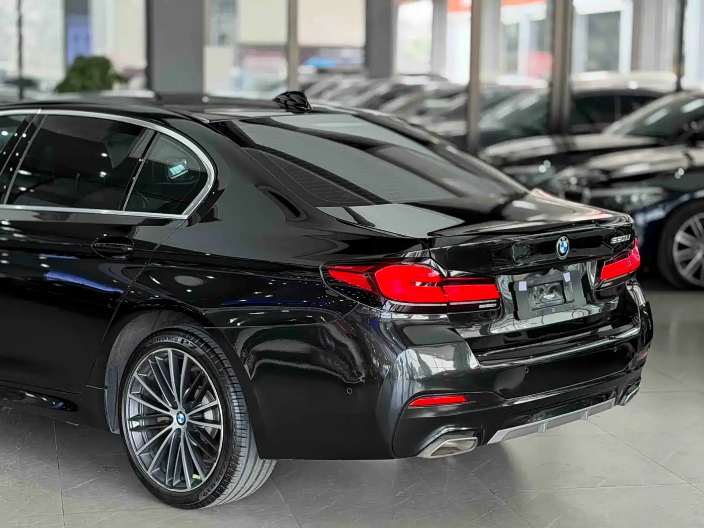 BMW 5 Series 2022 530Li Leading M Sport Package фото 15