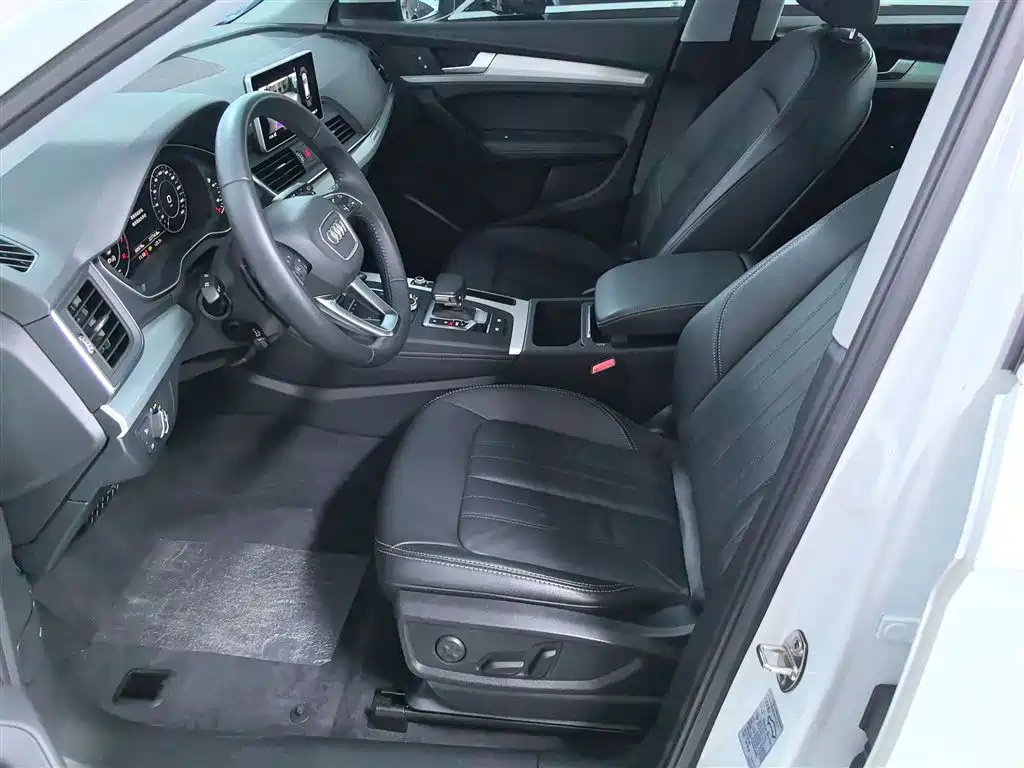 Audi Q5L 2020 Facelift 40 TFSI Honor Fashion фото 12