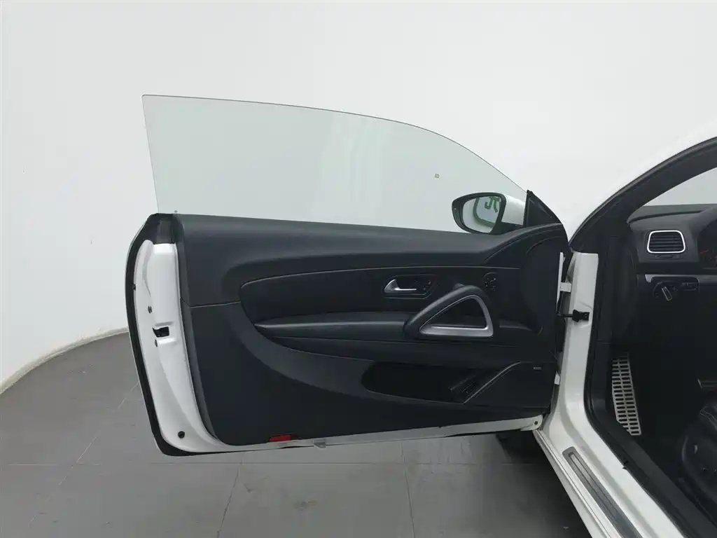Volkswagen Scirocco 2011 2.0TSI R-Line фото 8