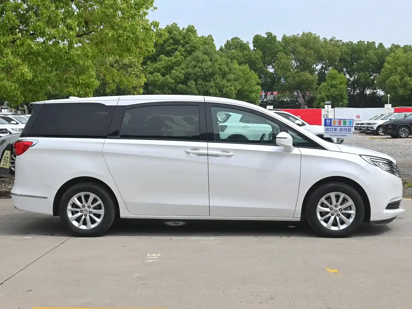 Buick GL8 2017 ES 28T Comfort Type China V фото 7